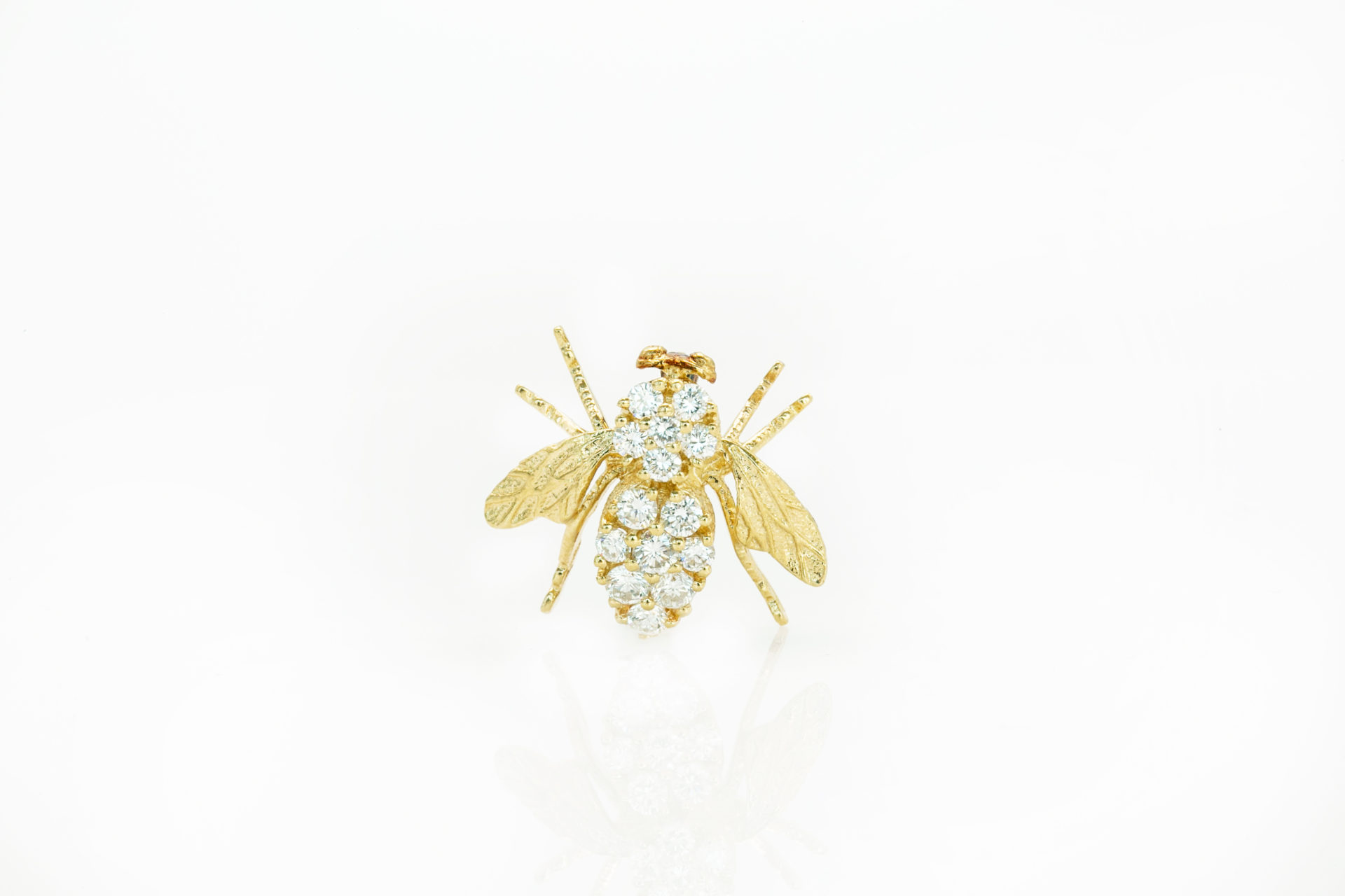 William Thomas Gold Bee Pendant Gold Bee Pendant